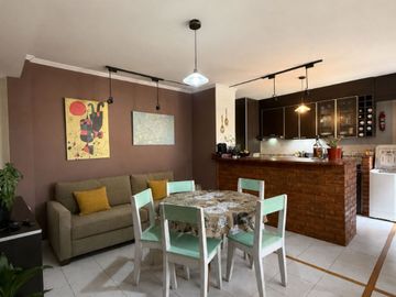VENTA PH 3AMB CASEROS CENTRO