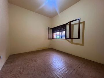 VENTA CASA 3 AMB. COCHERA GALPON APTO CREDITO