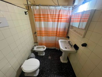 VENTA CASA 3 AMB. COCHERA GALPON APTO CREDITO