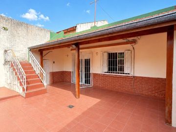 PH DE 3 AMBIENTES CON JARDIN Y TERRAZA PROPIOS