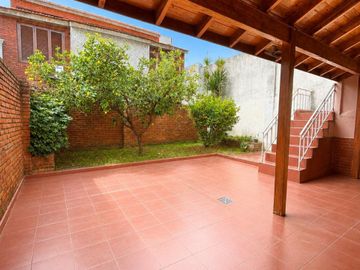PH DE 3 AMBIENTES CON JARDIN Y TERRAZA PROPIOS