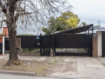 Venta de Casa 3 amb en HURLINGHAM con Cochera