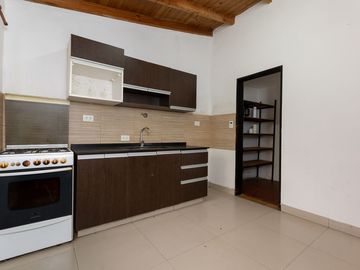 Venta de Casa 3 amb en HURLINGHAM con Cochera