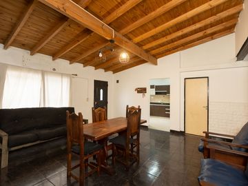 Venta de Casa 3 amb en HURLINGHAM con Cochera