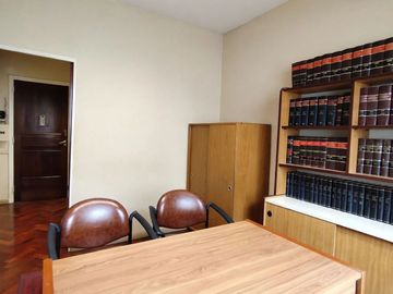 VENTA OFICINA LUMINOSA 25 M2 LAVALLE 1400