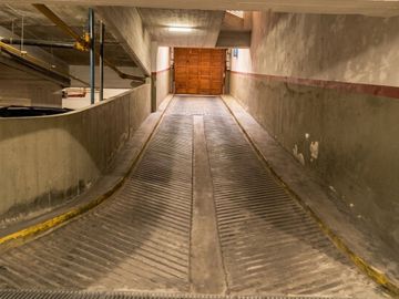 VENTA COCHERA - San Isidro - OPORTUNIDAD!!