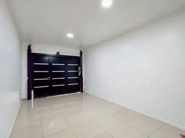Casa 4 Dorm con Cochera y Pileta