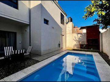 Casa 4 Dorm con Cochera y Pileta