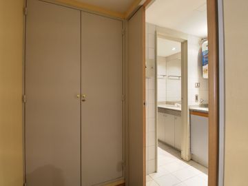 Alquiler Oficina 4 amb Baño Cocina Monserrat