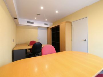 Alquiler Oficina 4 amb Baño Cocina Monserrat