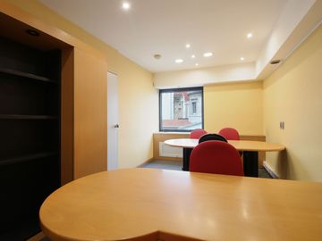 Alquiler Oficina 4 amb Baño Cocina Monserrat
