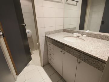 Alquiler Oficina 4 amb Baño Cocina Monserrat