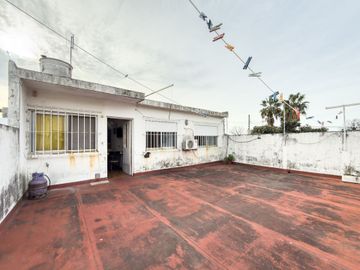 VENTA TALLER MECÁNICO CON CASA DE 4 AMB