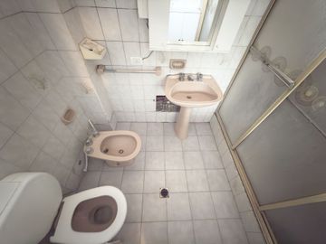 VENTA TALLER MECÁNICO CON CASA DE 4 AMB