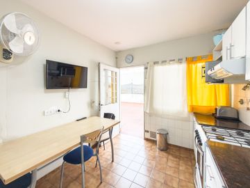 VENTA TALLER MECÁNICO CON CASA DE 4 AMB