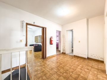 VENTA TALLER MECÁNICO CON CASA DE 4 AMB