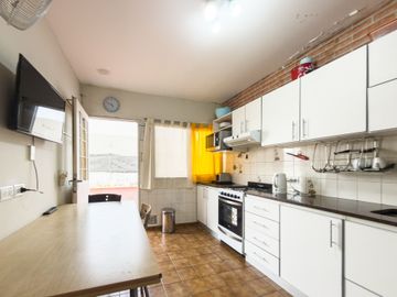 VENTA TALLER MECÁNICO CON CASA DE 4 AMB