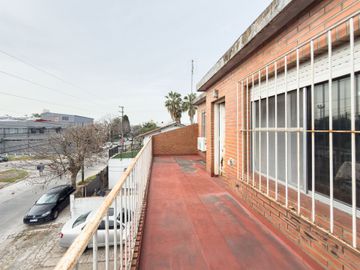 VENTA TALLER MECÁNICO CON CASA DE 4 AMB