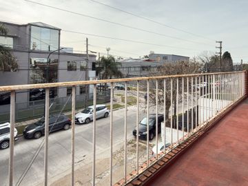 VENTA TALLER MECÁNICO CON CASA DE 4 AMB