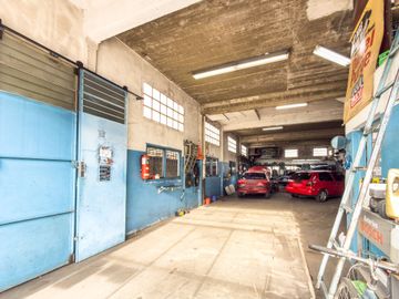 VENTA TALLER MECÁNICO CON CASA DE 4 AMB