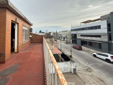 VENTA TALLER MECÁNICO CON CASA DE 4 AMB
