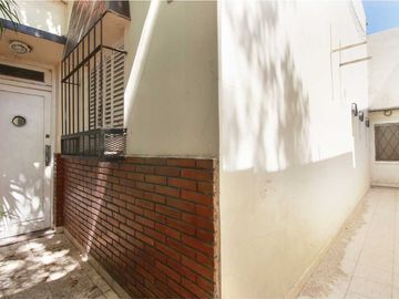VENTA FLORES CASA LOTE PROPIO 4 AMB PATIO TERRAZA
