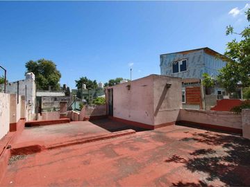 VENTA FLORES CASA LOTE PROPIO 4 AMB PATIO TERRAZA