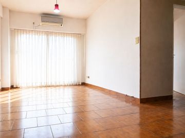 VENTA DPTO. 4 AMBIENTES EN FLORES! APTO CREDITO