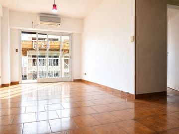VENTA DPTO. 4 AMBIENTES EN FLORES! APTO CREDITO