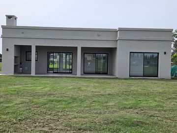 VENTA CASA 4 AMBIENTES BARRIO MONET LOS CARDALES