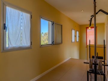 VENTA CASA DE 4 AMBIENTES. BARRIO SANTA CLARA
