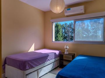 VENTA CASA DE 4 AMBIENTES. BARRIO SANTA CLARA