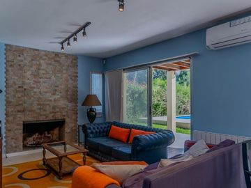 VENTA CASA DE 4 AMBIENTES. BARRIO SANTA CLARA