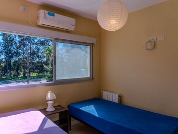 VENTA CASA DE 4 AMBIENTES. BARRIO SANTA CLARA