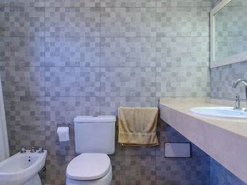 VENTA CASA DE 4 AMBIENTES. BARRIO SANTA CLARA