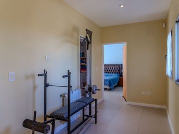 VENTA CASA DE 4 AMBIENTES. BARRIO SANTA CLARA