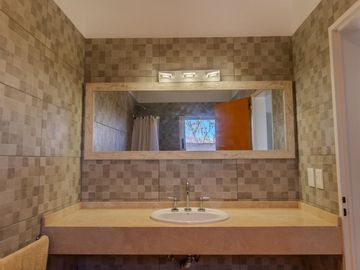 VENTA CASA DE 4 AMBIENTES. BARRIO SANTA CLARA