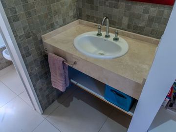 VENTA CASA DE 4 AMBIENTES. BARRIO SANTA CLARA