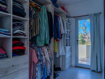 VENTA CASA DE 4 AMBIENTES. BARRIO SANTA CLARA
