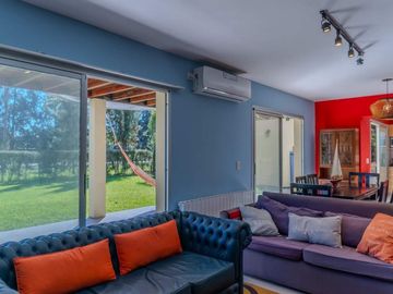 VENTA CASA DE 4 AMBIENTES. BARRIO SANTA CLARA