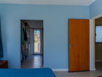VENTA CASA DE 4 AMBIENTES. BARRIO SANTA CLARA