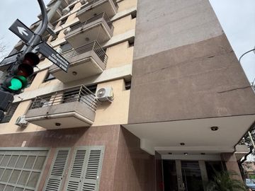 VENTA MONOAMBIENTE FLORES, FRENTE BALCON