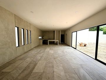 CASA EN VENTA DE UN SOLO NIVEL CON 500m2 DE TERRENO, 3 HAB Y ALBERCA