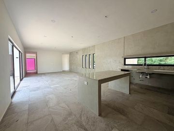 CASA EN VENTA DE UN SOLO NIVEL CON 500m2 DE TERRENO, 3 HAB Y ALBERCA