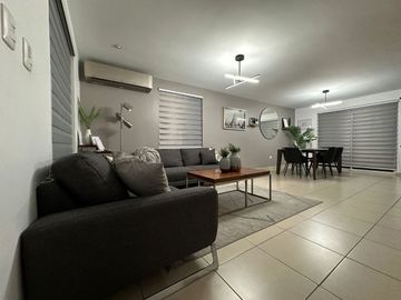 CASA EN VENTA EN CUMBRES - LOMAS QUETZALES