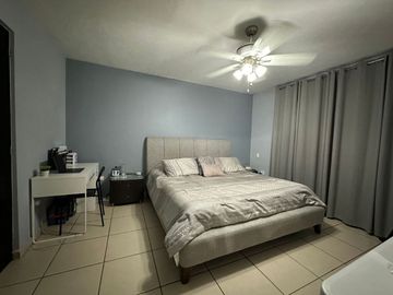 CASA EN VENTA EN CUMBRES - LOMAS QUETZALES
