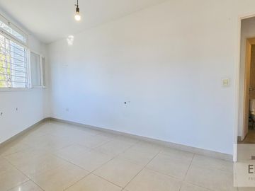Casa 4 Amb. | 3 Dorm. (1 en Suite) | Terraza | Cochera | A 2 Cuadras de Parque Saavedra