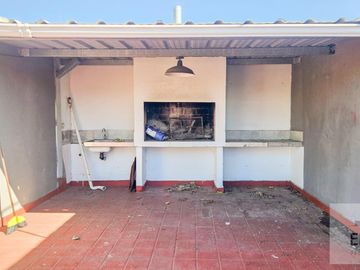 Casa 4 Amb. | 3 Dorm. (1 en Suite) | Terraza | Cochera | A 2 Cuadras de Parque Saavedra
