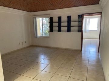 RENTA DE CASA EN PRIVADA BUGAMBILIAS - COLONIA LAS HADAS, QUERÉTARO