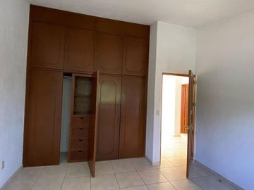 RENTA DE CASA EN PRIVADA BUGAMBILIAS - COLONIA LAS HADAS, QUERÉTARO